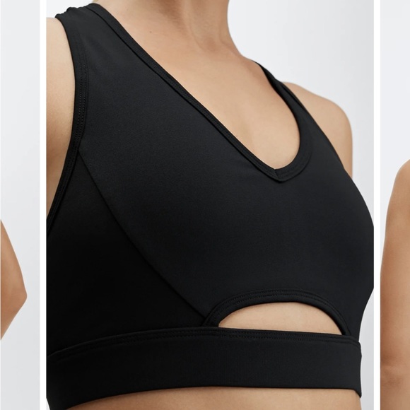 Fabletics Black Low Impact Key Hole Sports Bra - Picture 2 of 5